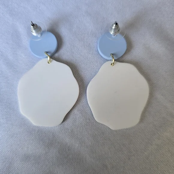 Flowerful‎ Colorful Embossed Acrylic Earrings with Blue Studs - Picture 9 of 12